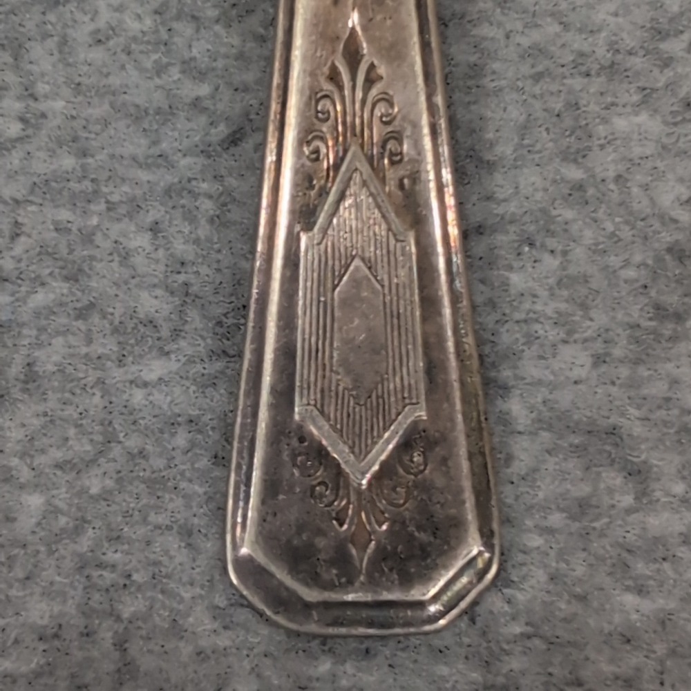 Wm A Rogers A1‎ Plus Silverplate Art Deco Dinner Fork Etched Handle - Picture 2 of 4